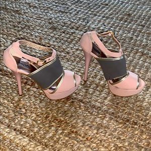 Size 7 women’s pink gold & gray pump heels